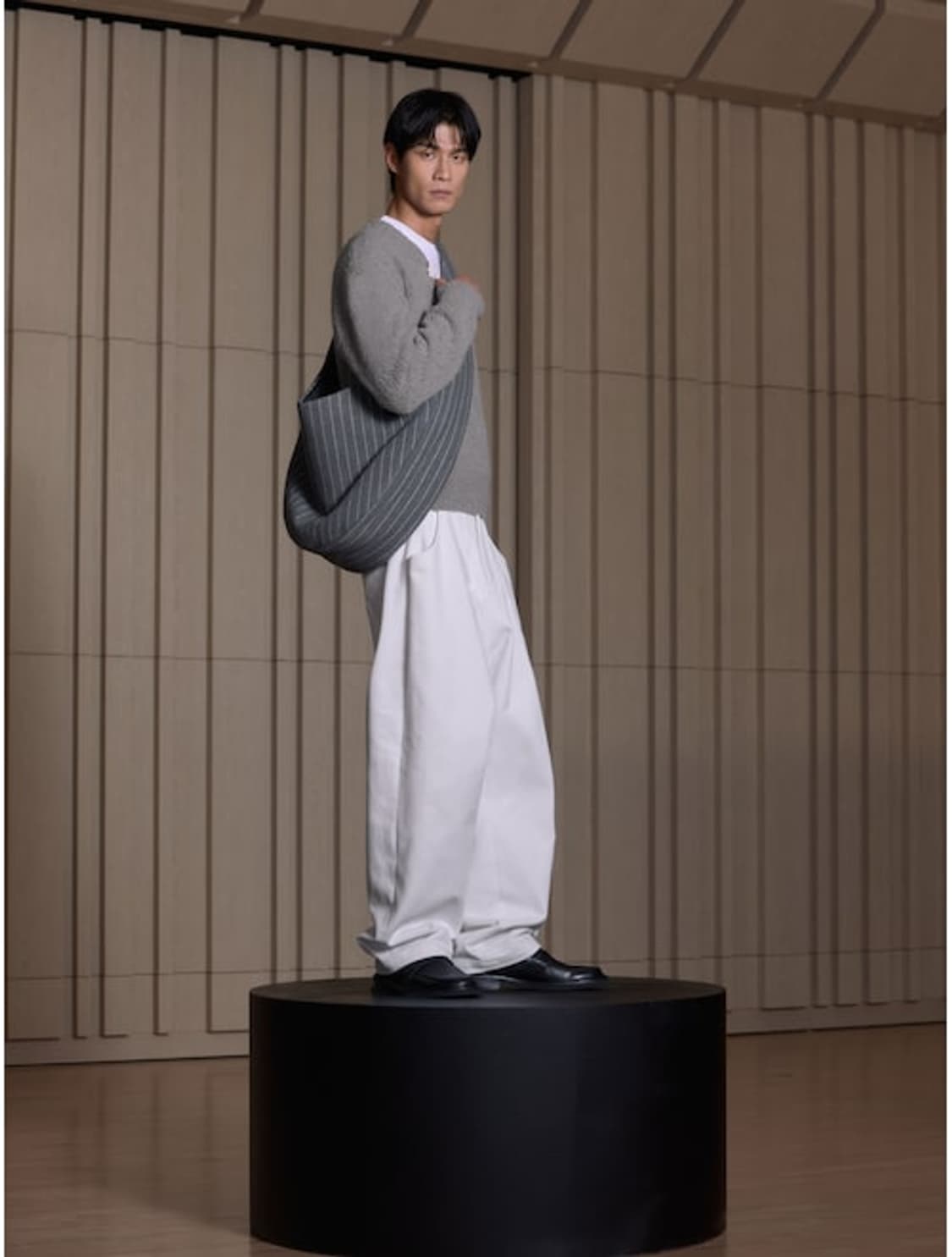 Stu 카센티노 니트 Casentino V-neck Knit Grey

 상품이미지2