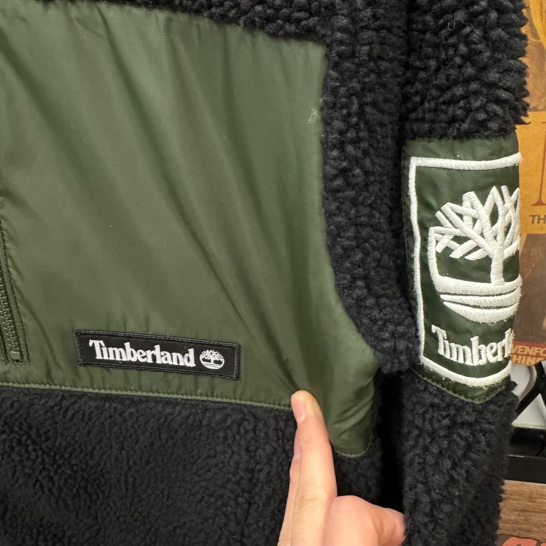 2019 F/W 팀버랜드 플리스 자켓 카키 배색 패치 디테일 블랙 상품이미지5
