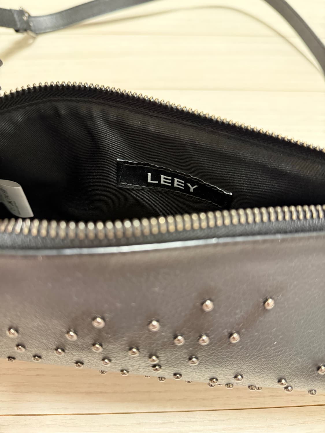 Leey RIVET SPRAY CYLINDER MINI BAG BLACK 상품이미지6