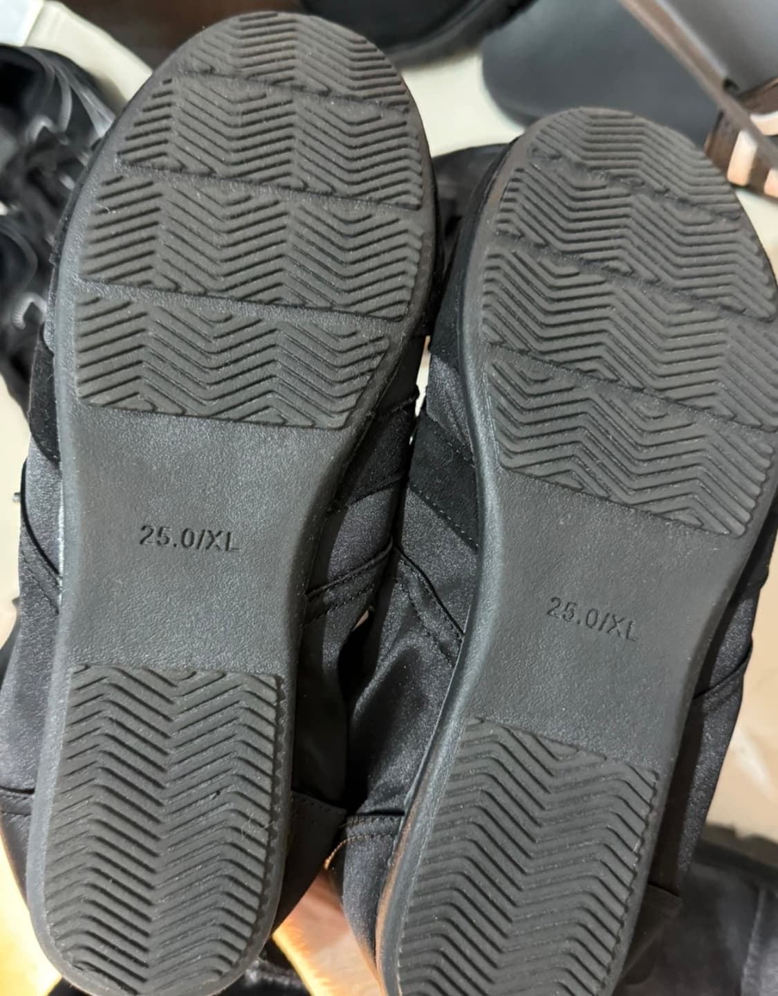 유니클로 GU 발레 스니커즈 블랙 250 판매합니다 상품이미지2