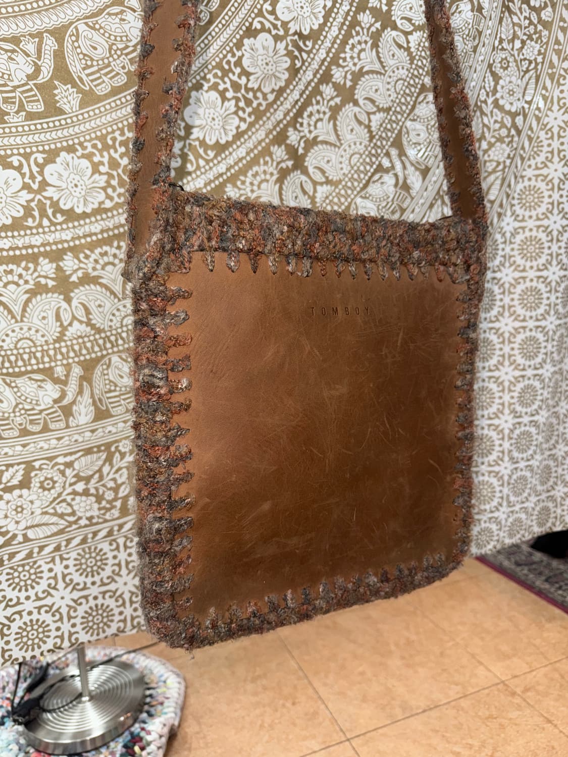 톰보이 브라운 레더 디테일 크로스백  상품이미지3