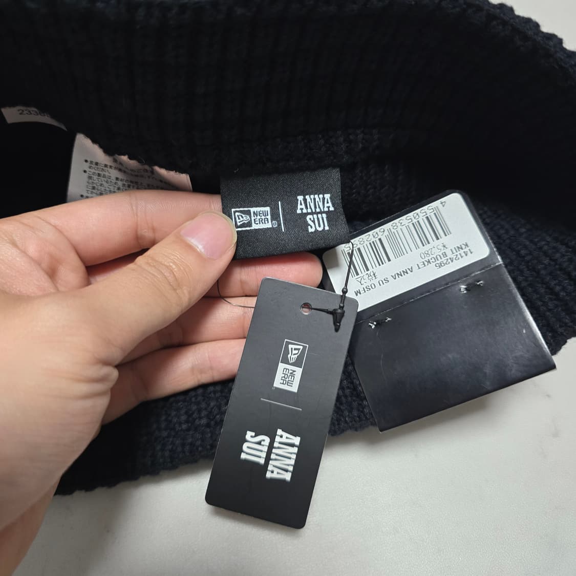 안나수이 X 뉴에라 콜라보 블랙 니트 버킷햇 새상품 미사용 상품이미지3