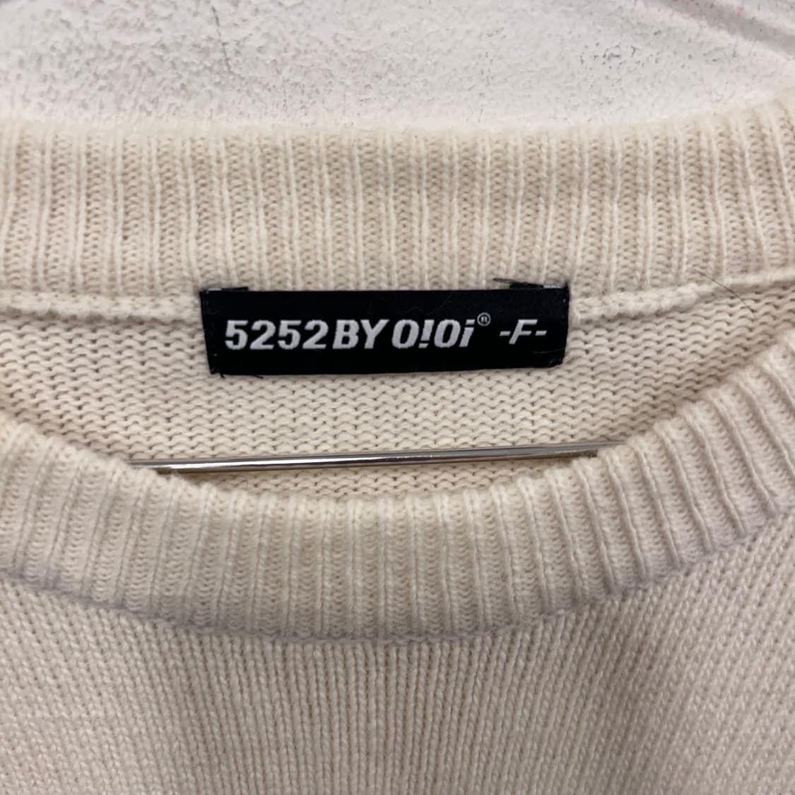 OIOI 1701 패치 빅로고 오버핏 코튼 니트 상품이미지3