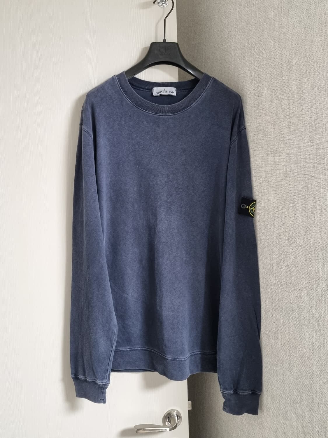 스톤아일랜드 와펜 맨투맨 상품이미지1