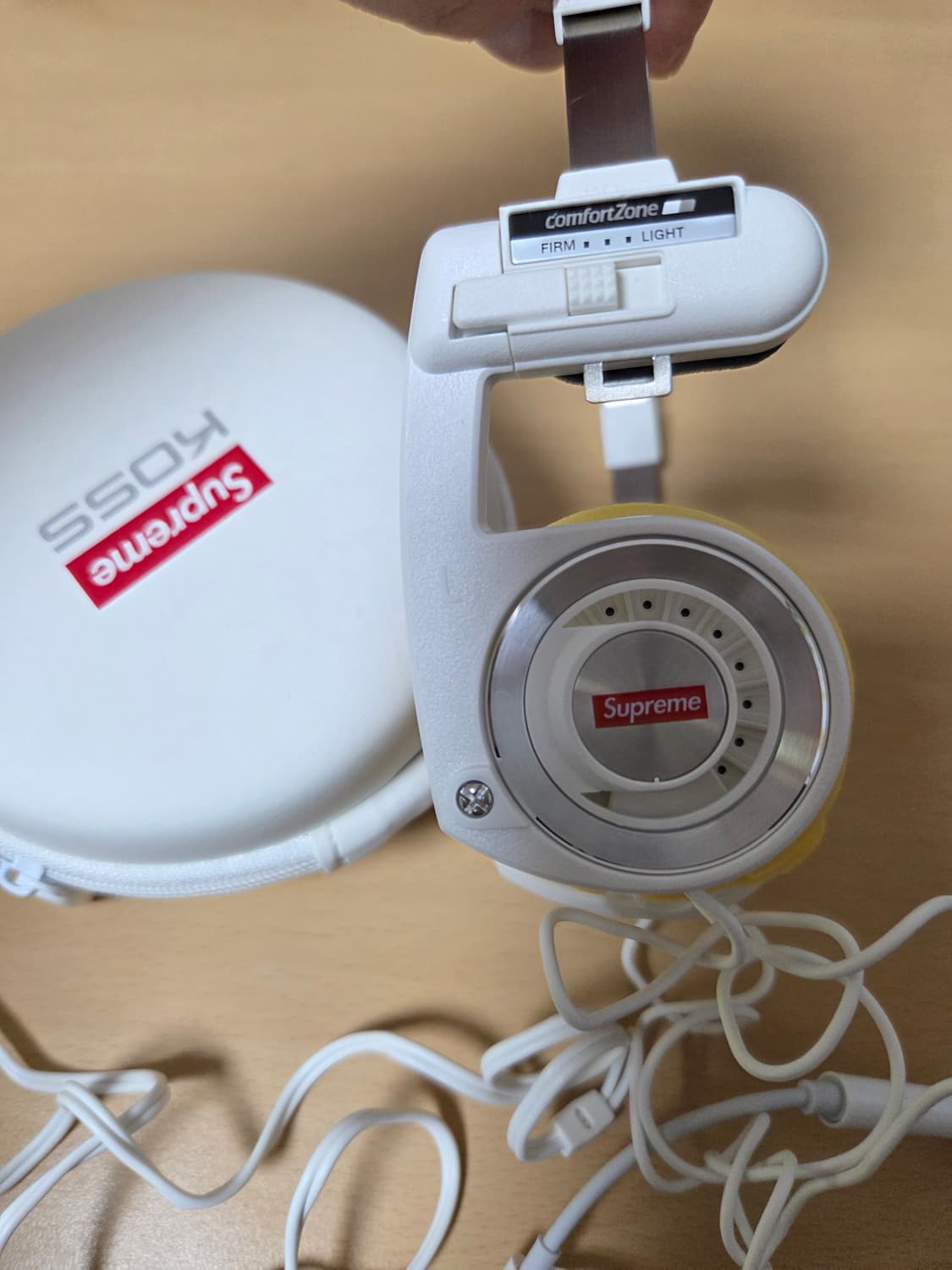 슈프림 x 코스 포타프로 헤드폰 화이트 상품이미지2