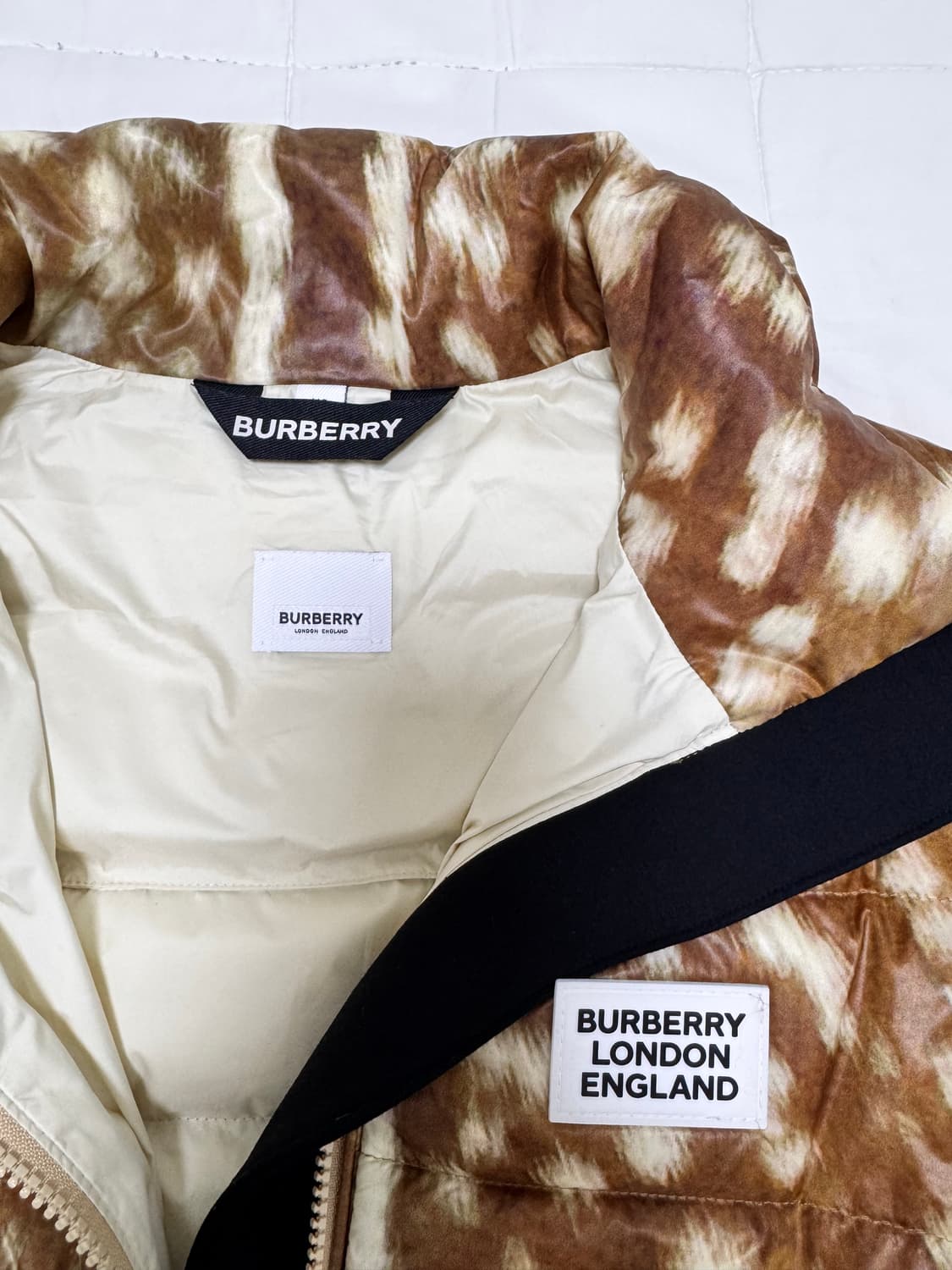 (XS)버버리 디어 패턴 경량 패딩 상품이미지3