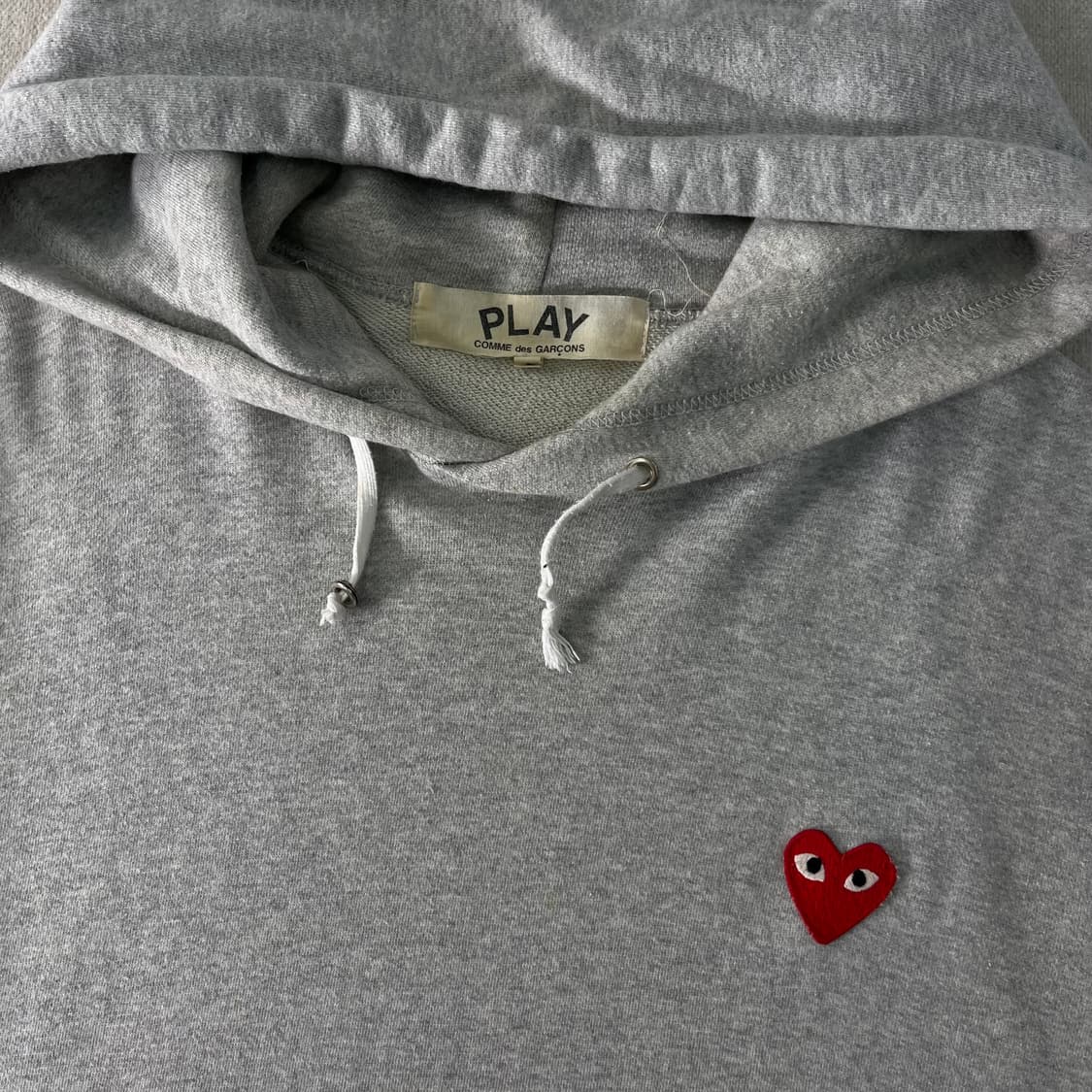 100 꼼데가르송 레드 하트와펜 그레이 후드티  상품이미지2