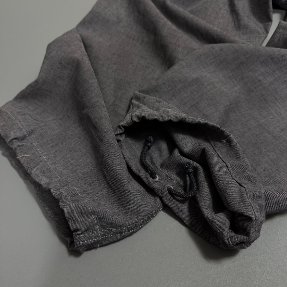 저널스탠다드 차콜컬러 폴리에스터 린넨 혼방 루즈 파라슈트 팬츠 상품이미지6