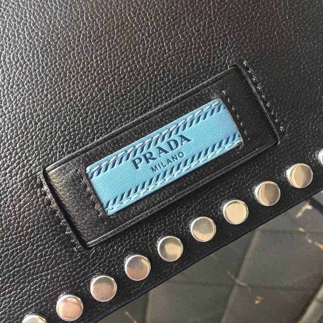 [정품$] 프라다 레더 스카이 폰트 스터드 크로스백 상품이미지3