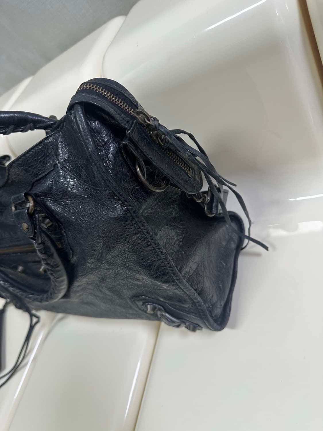 ❌거래중[A 정품] 발렌시아가 시티 모터백 미디움 블랙 상품이미지4