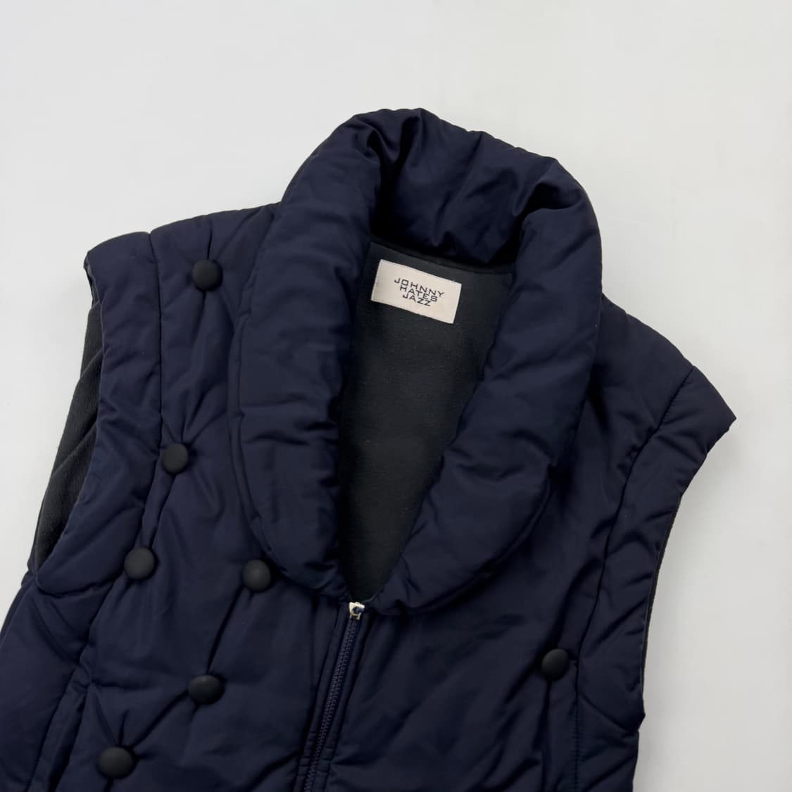 쟈니헤잇재즈 단추 디테일 패딩 베스트 상품이미지2
