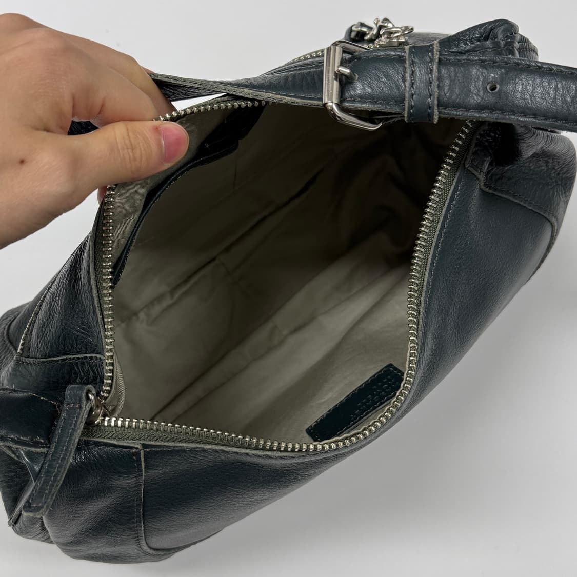 Margaret Howell curved bag 상품이미지8