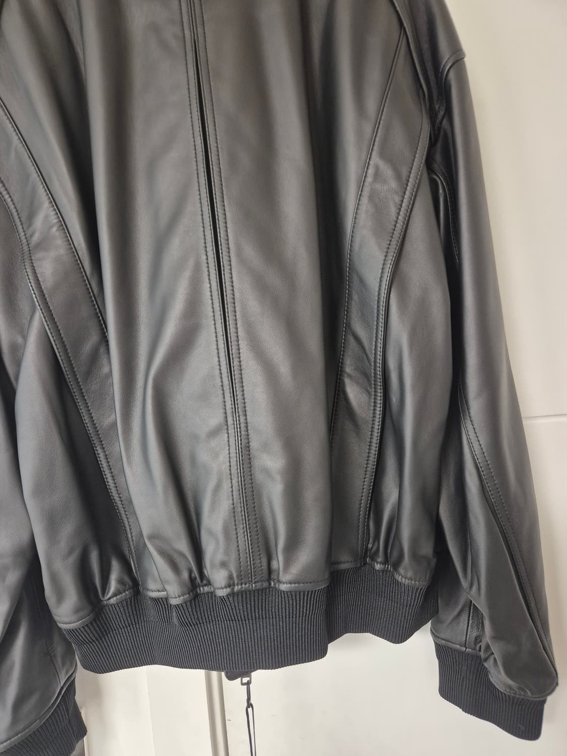 준지 24fw 279 하이넥 레더 블루종 46 상품이미지4