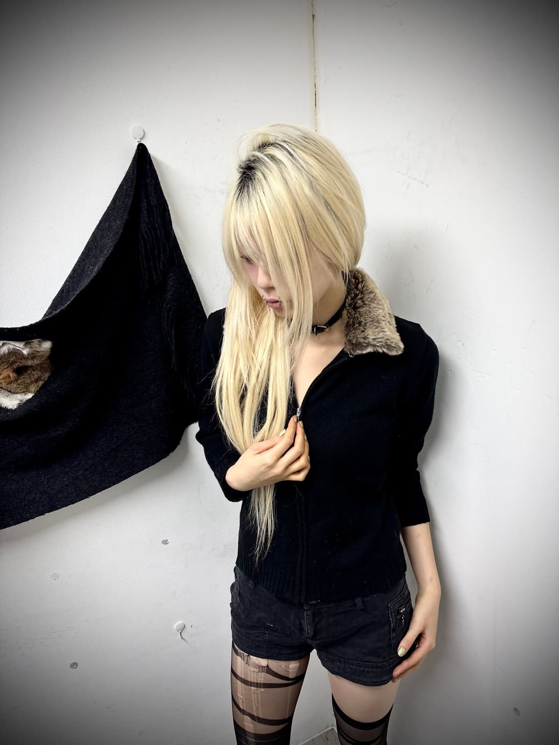 “Vintage” Fur Detail Black Slim Fit Knit 상품이미지1