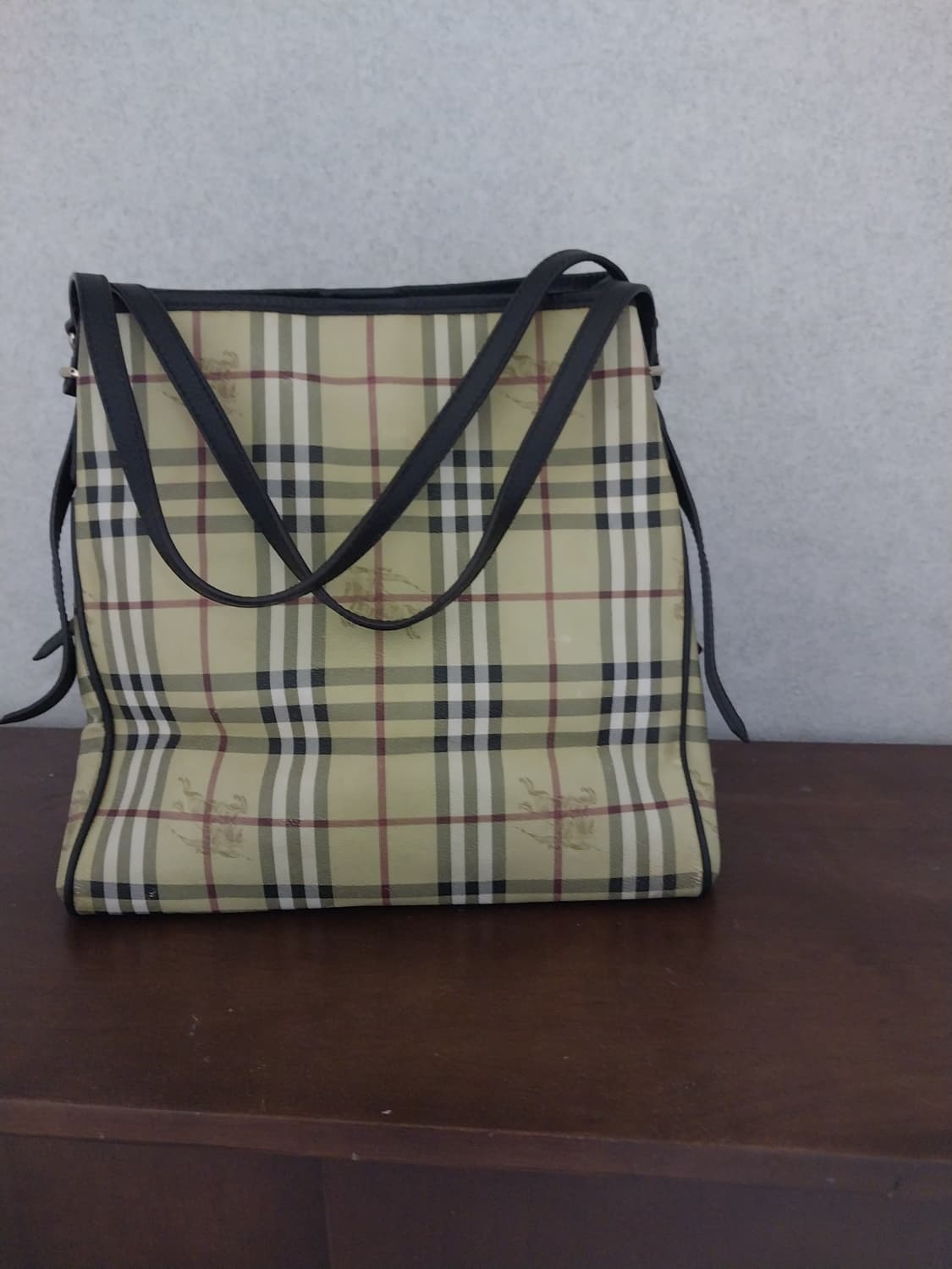 버버리 체크 숄더백. 상품이미지1