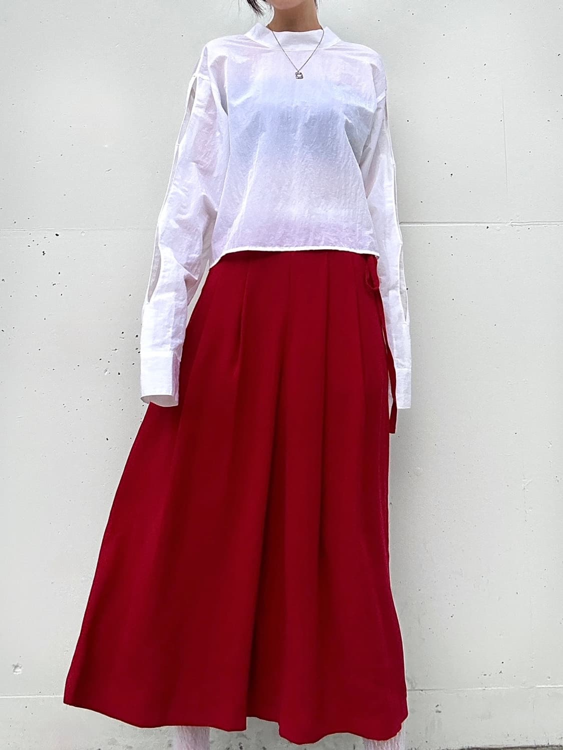 Open slit detail top / white 상품이미지2