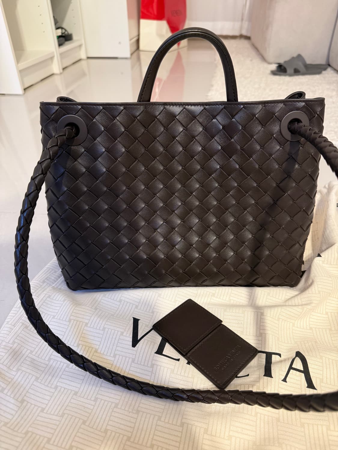 보테가베네타 안디아모 미디엄 폰단트 상품이미지2