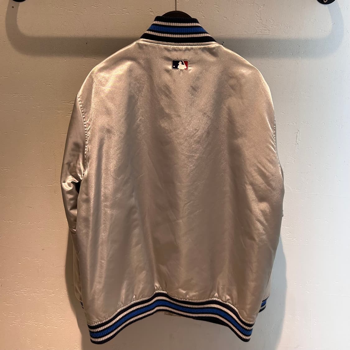 MLB New York Yankees Silver Jacket 상품이미지5