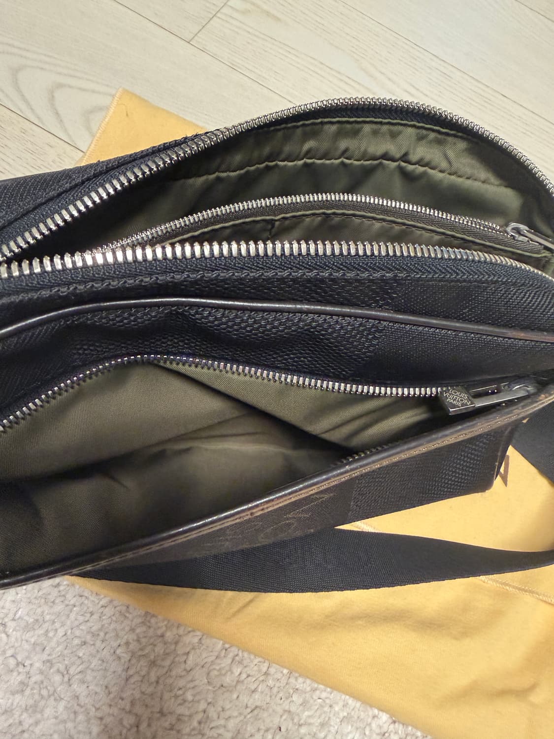 루이비통 제앙 아크로벳 힙색 크로스백 상품이미지4