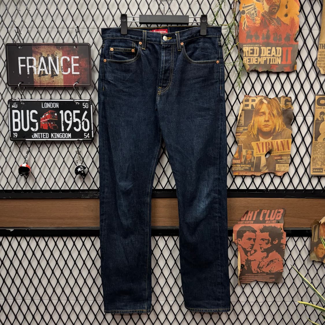 슈프림 리지드 슬림 셀비지 데님 팬츠 후면 패치 로고 포인트 상품이미지2