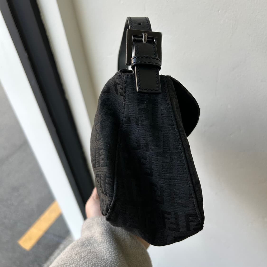 16268 - 펜디 블랙 주카 더블 플랫 바게트 백 상품이미지4