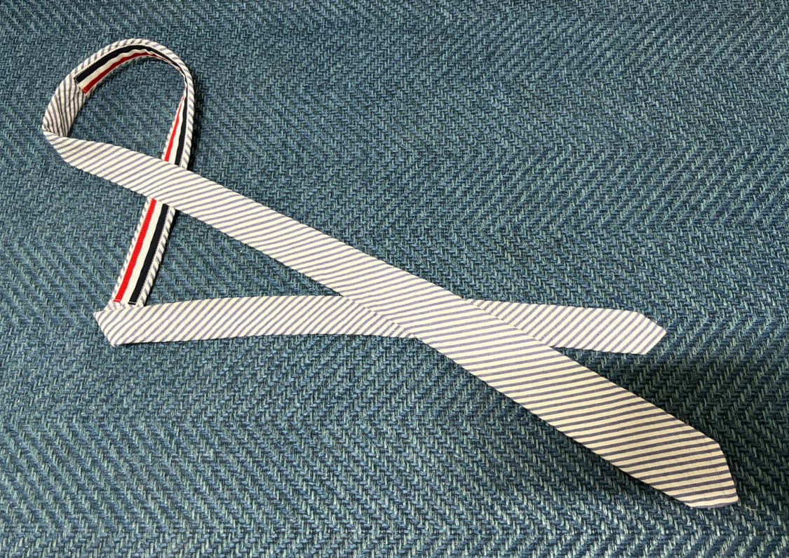 톰브라운 블루 시어서커 넥타이 상품이미지1