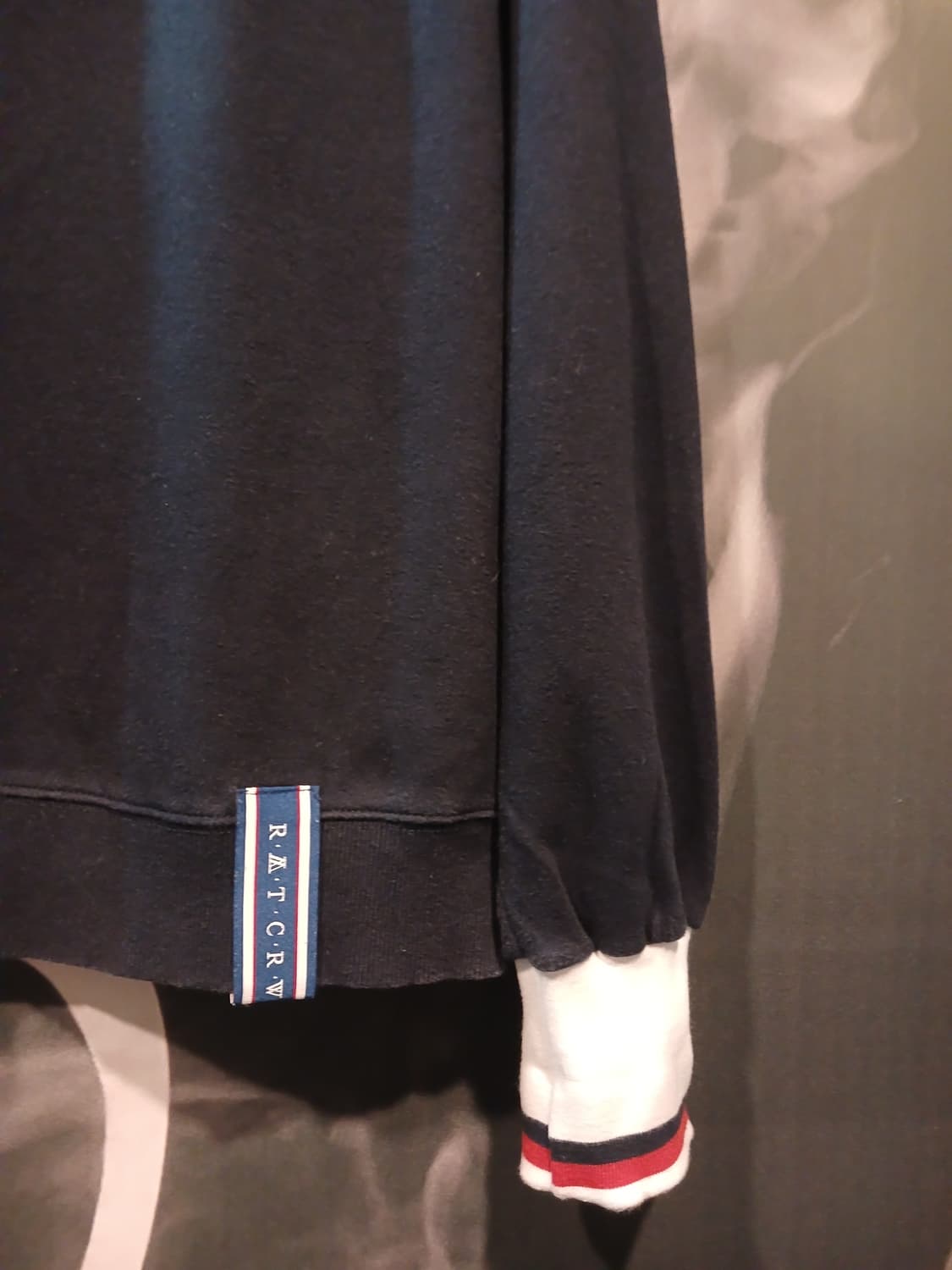 로맨틱크라운 Forever Young 맨투맨 상품이미지2