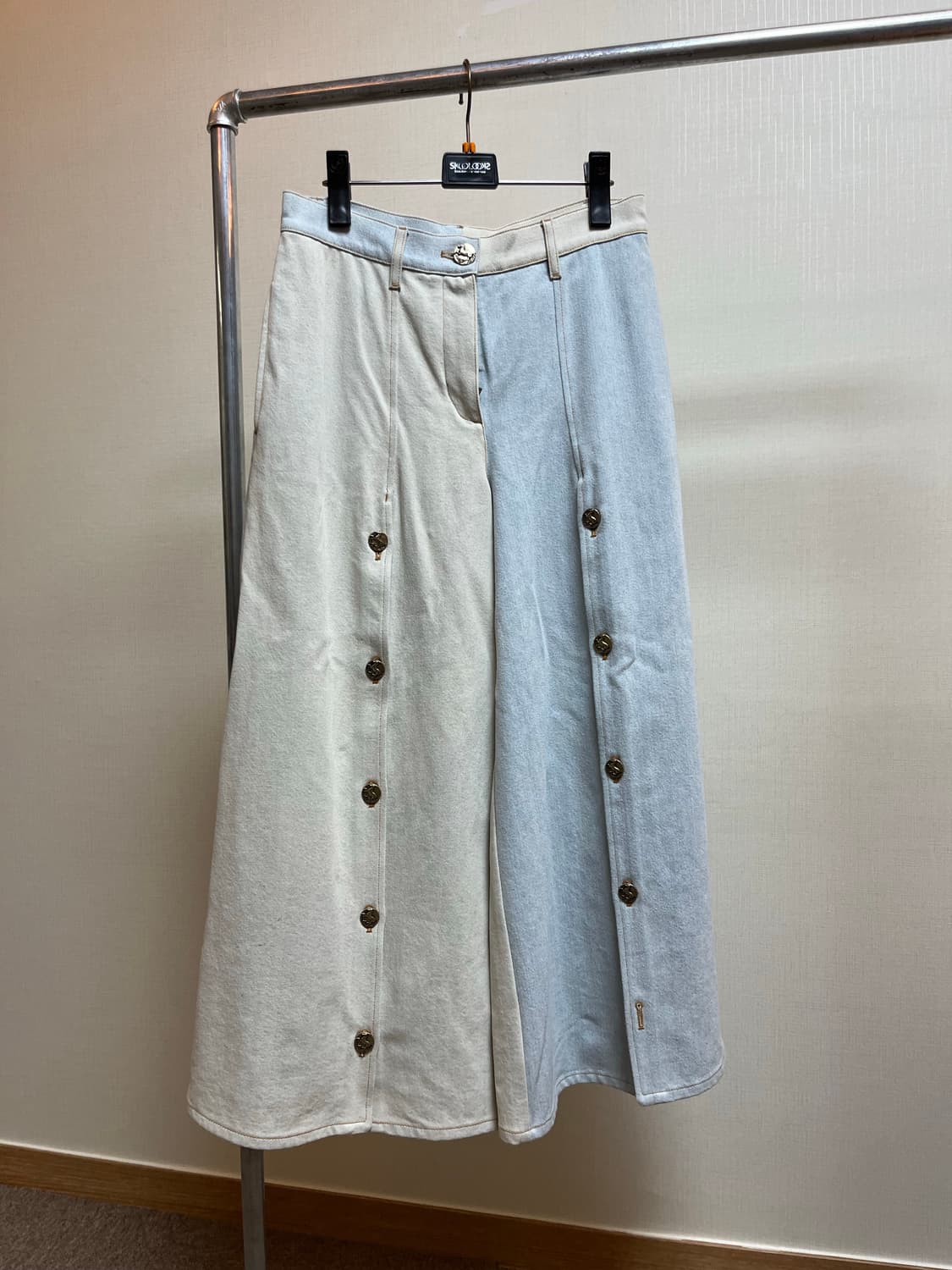 CHANEL 투톤 데님 크롭 와이드 레그 진 상품이미지1