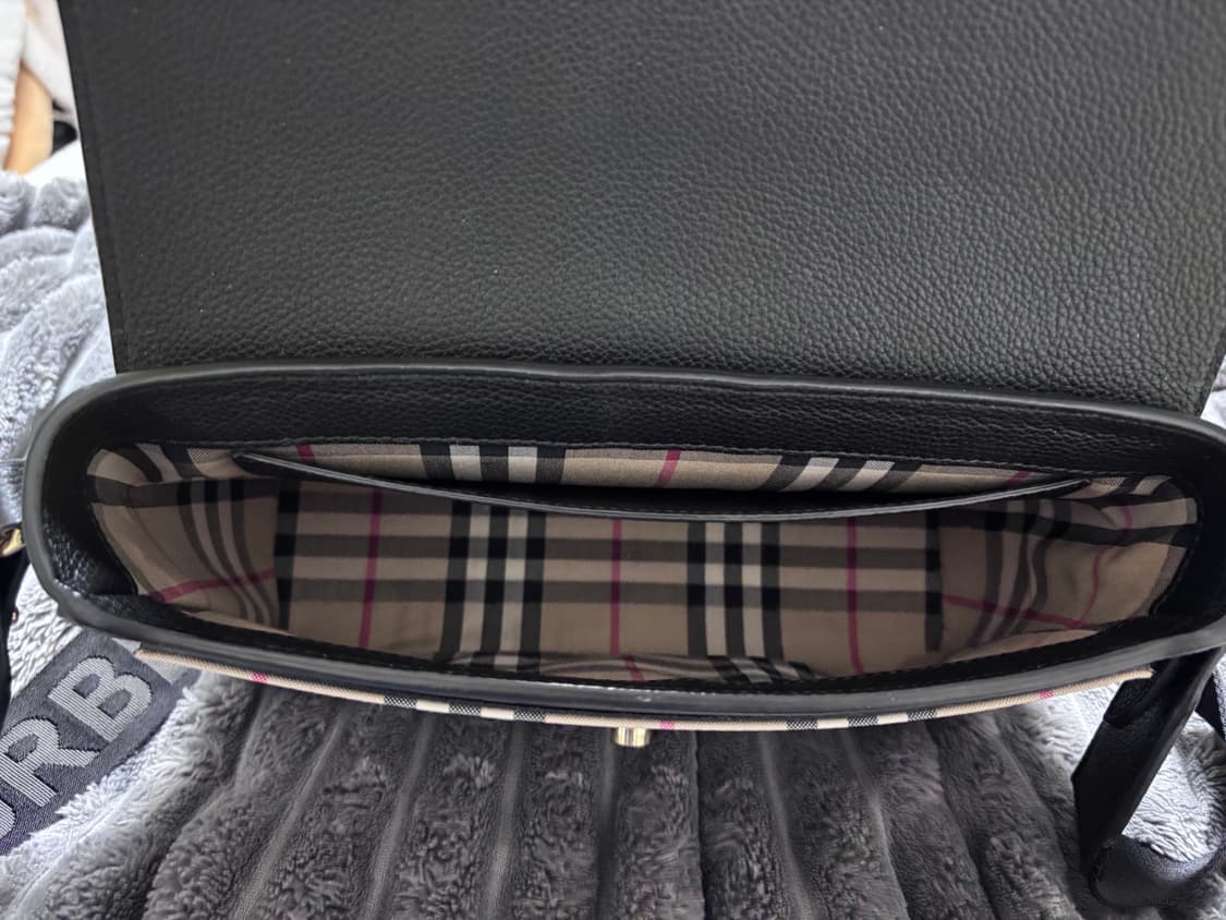 버버리 노트백 판매합니다. 상품이미지4