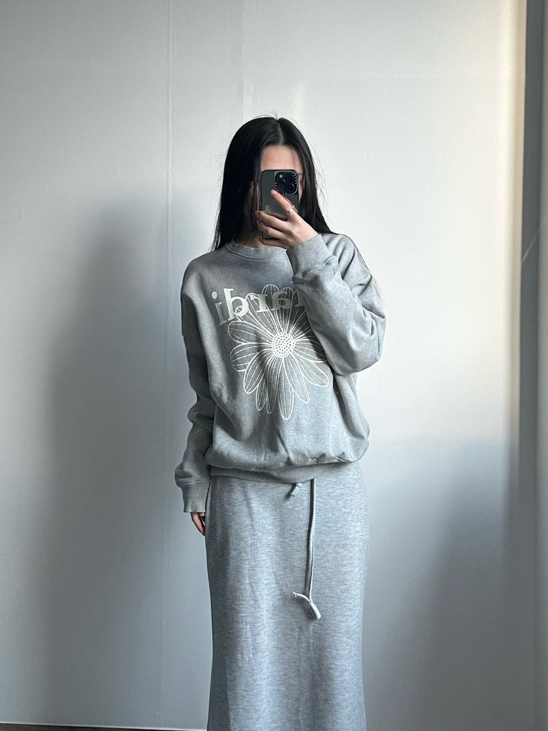 마르디 메크르디 빅로고 그레이 맨투맨 상품이미지1