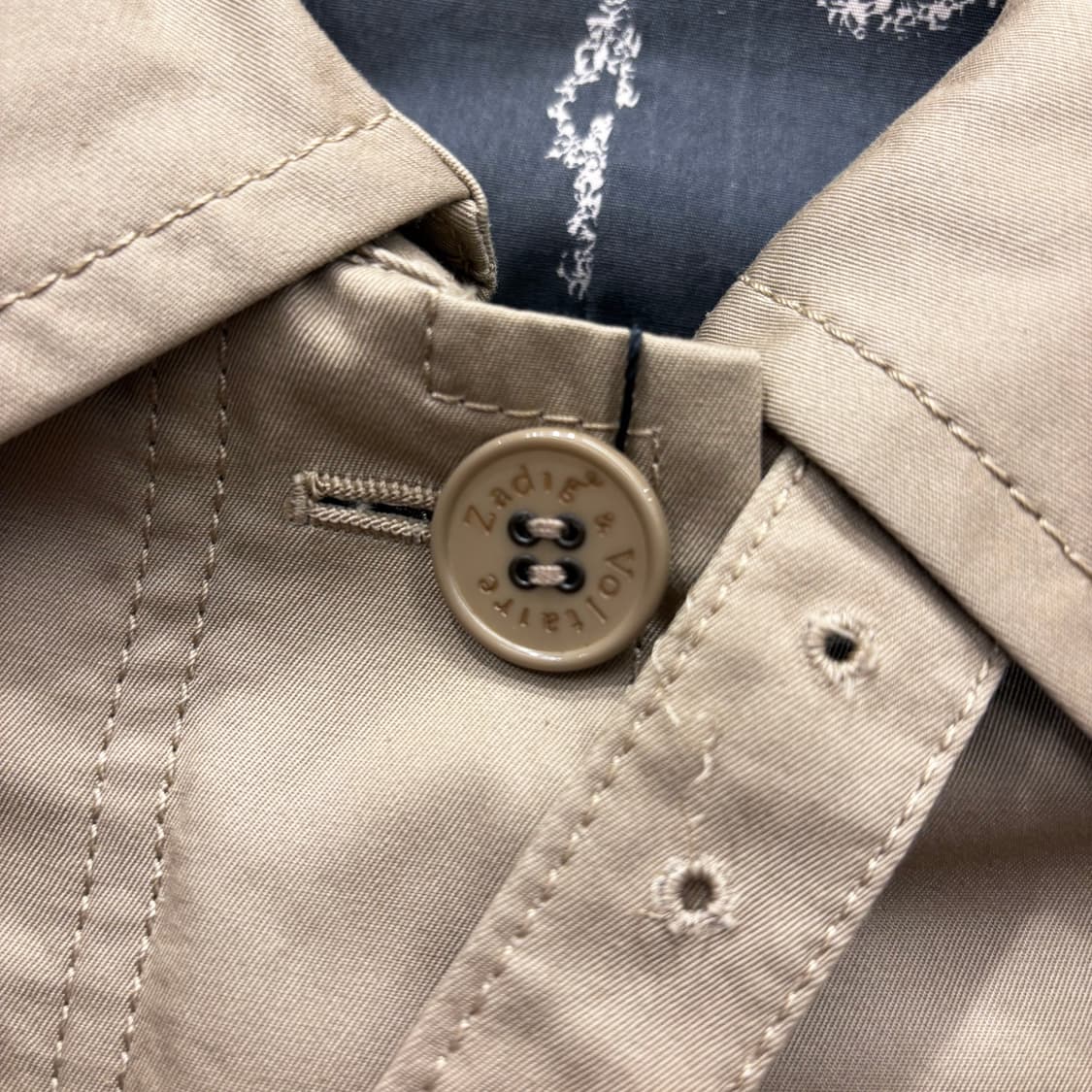 쟈딕 앤 볼테르 싱글 코트 히든 버튼 플래킷 스탠드 칼라 디테일 베이지 상품이미지6