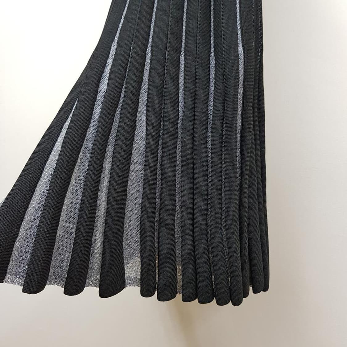 한섬 랑방 2022 플리츠 니트 롱 밴딩 스커트 M사이즈 상품이미지4