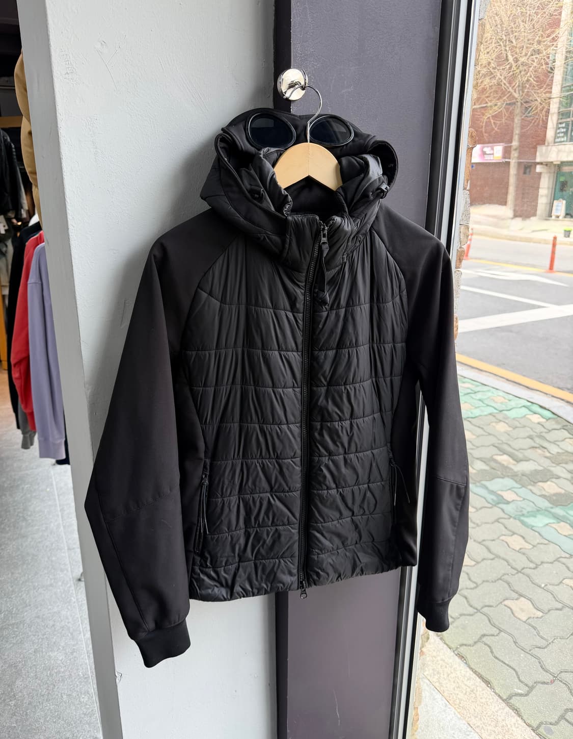 95/ 씨피컴퍼니 고글 렌즈 하이브리드 쉘 패딩 상품이미지3