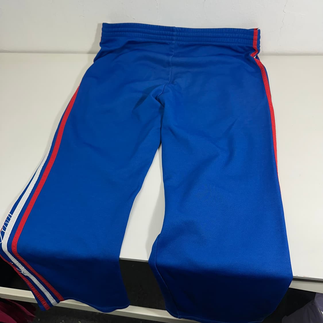 105 아디다스 신영국 톰슨 블루 자수 트랙팬츠 상품이미지8