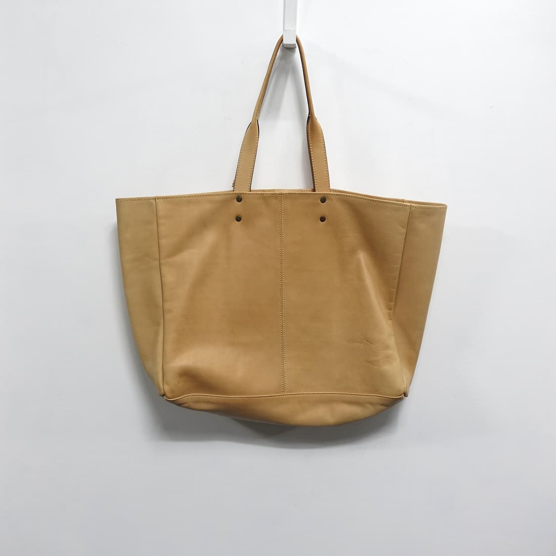 TUSTING 터스팅 베이지 레더 통가죽 빅 숄더백 상품이미지4