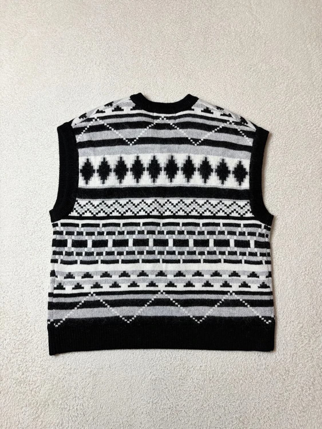 솔리드옴므 22FW 자카드 모헤어 니트 베스트 PN6569 상품이미지5