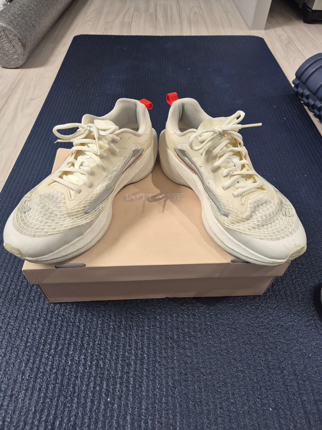 휠라 뉴런 임펄스 7  러닝화 280 (아이보리) 상품이미지2