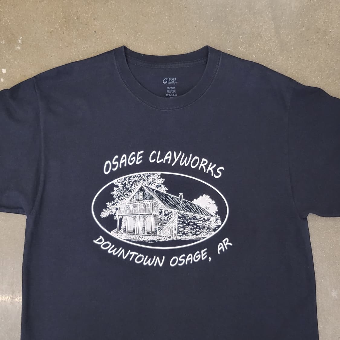 포트앤컴퍼니 Osage Clayworks 블랙 반팔 티셔츠 상품이미지2
