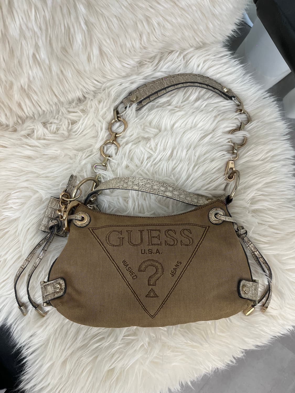 Guess beige key ring shoulder bag 상품이미지4