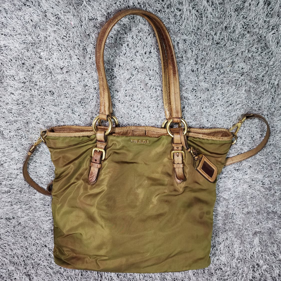 프라다 라일론 숄더백 상품이미지1