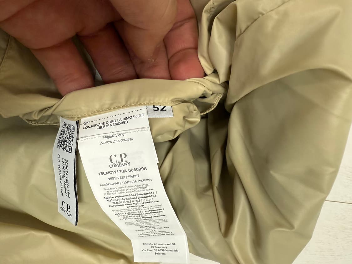CP컴퍼니 DD 쉘 패딩 조끼 과 슈프림 티서츠 상품이미지7