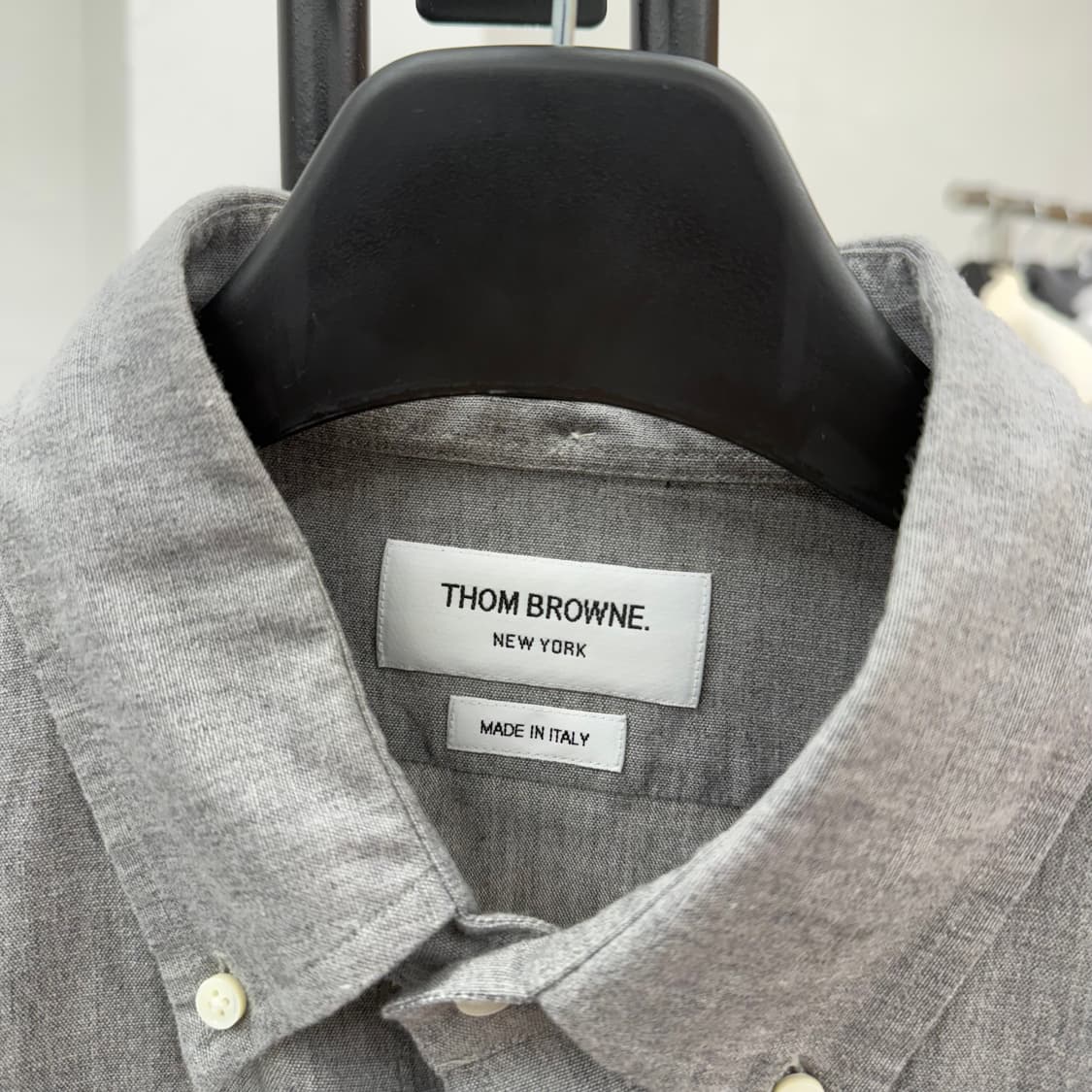 [2] 톰브라운 샴브레이 사선완장 셔츠 그레이 상품이미지3