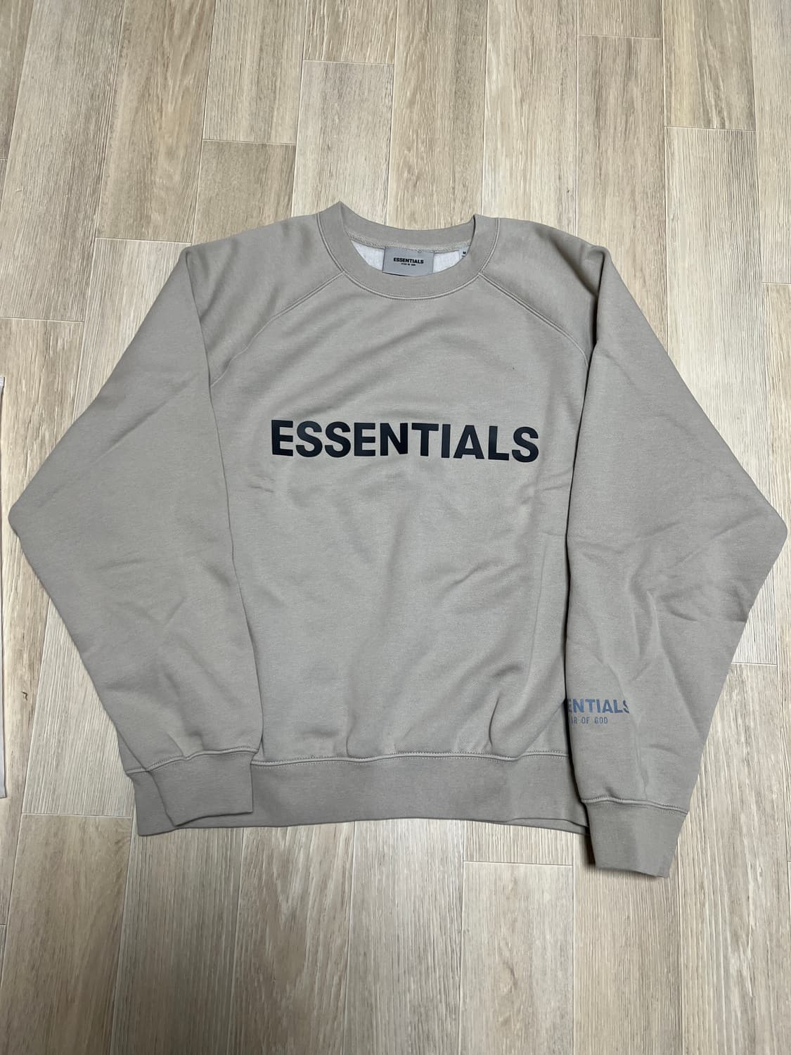 [새상품]20fw 피오갓 에센셜 맨투맨 타우페 실리콘 아플리케 상품이미지1