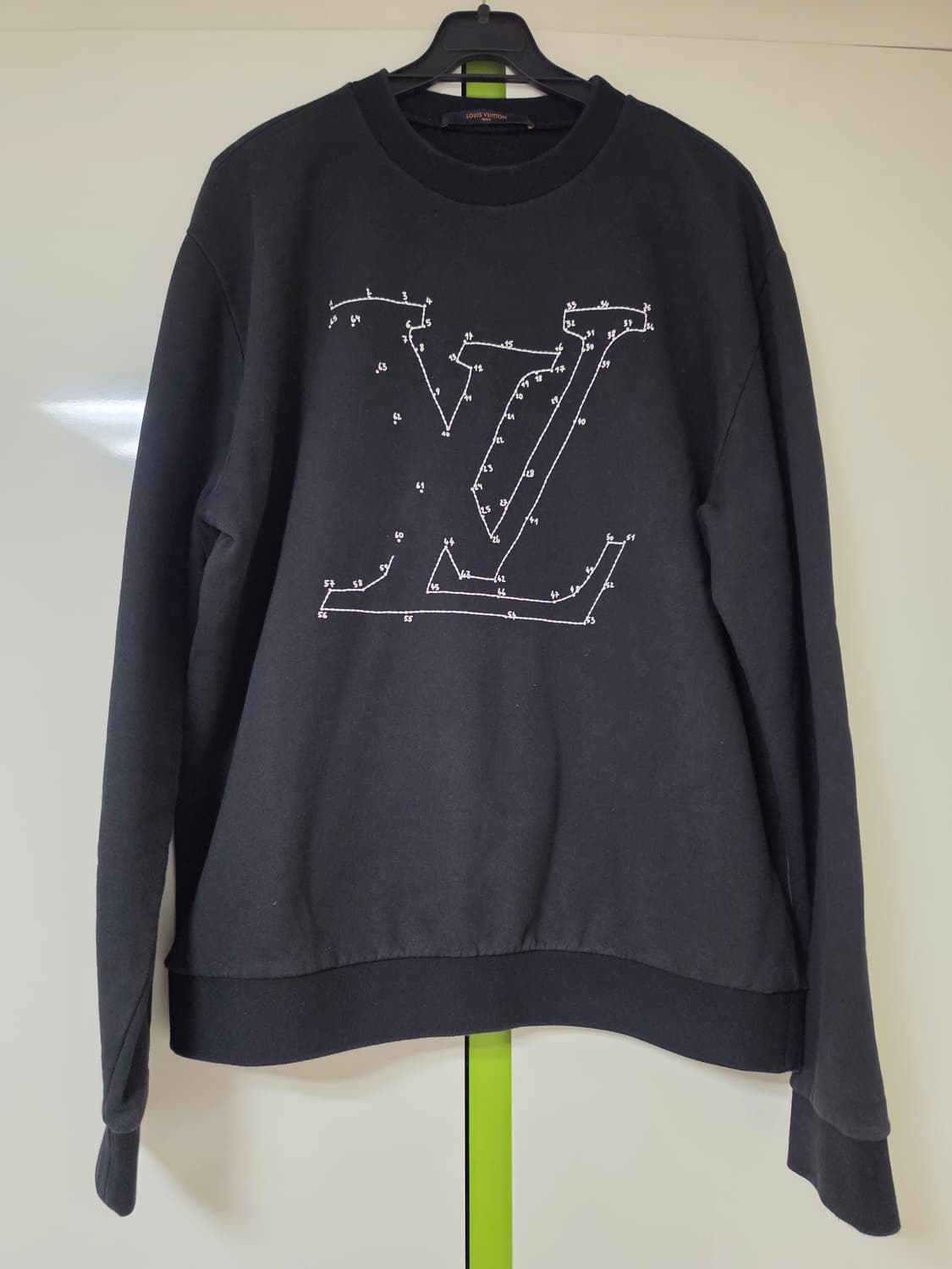 루이비통 LV 로고 블랙 맨투맨 티셔츠 L사이즈 100-105사이즈 상품이미지1