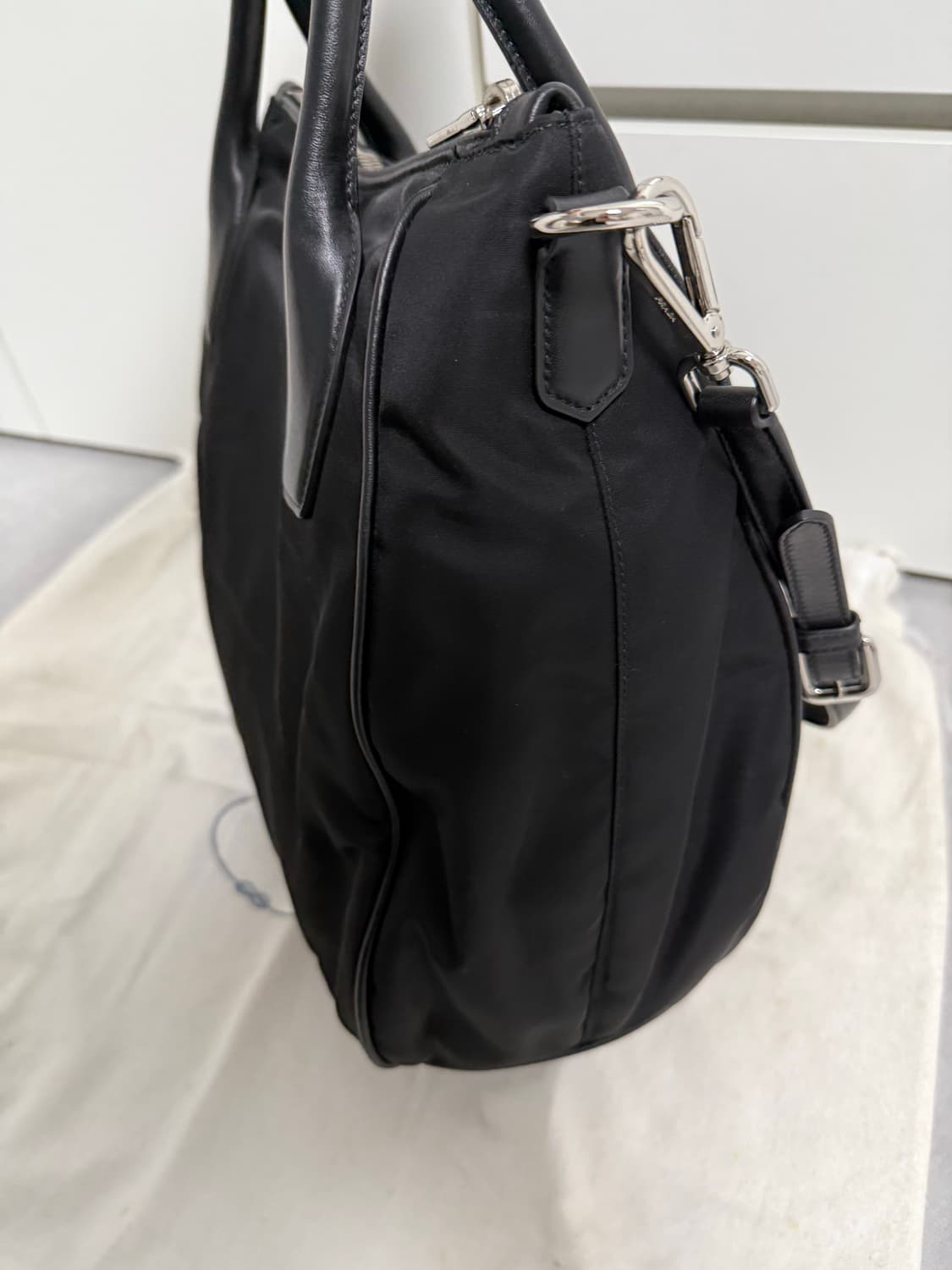 프라다 블랙 테수토 나일론 비텔로 숄더백 상품이미지4