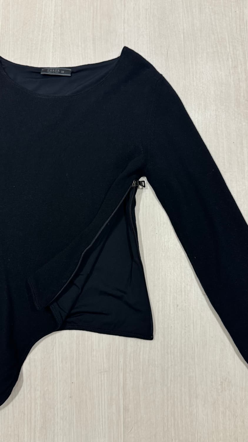 프라다 비대칭 디테일니트 상품이미지3