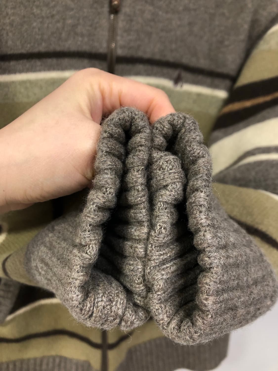 빈폴 여성 두툼한 양털 퀼팅 안감 니트 후드집업 _ 코코아 상품이미지5