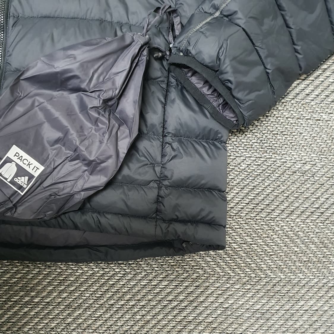 아디다스 오리털 경량패딩 남자105 상품이미지4
