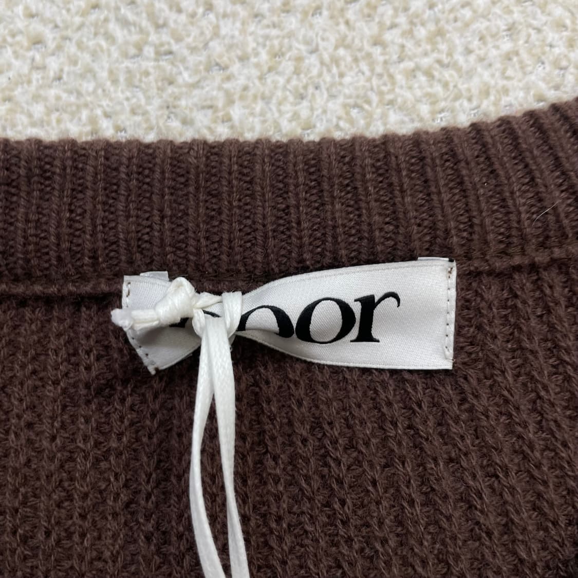 쿠어 Coor 메리노 울 크루넥 니트 브라운 상품이미지3