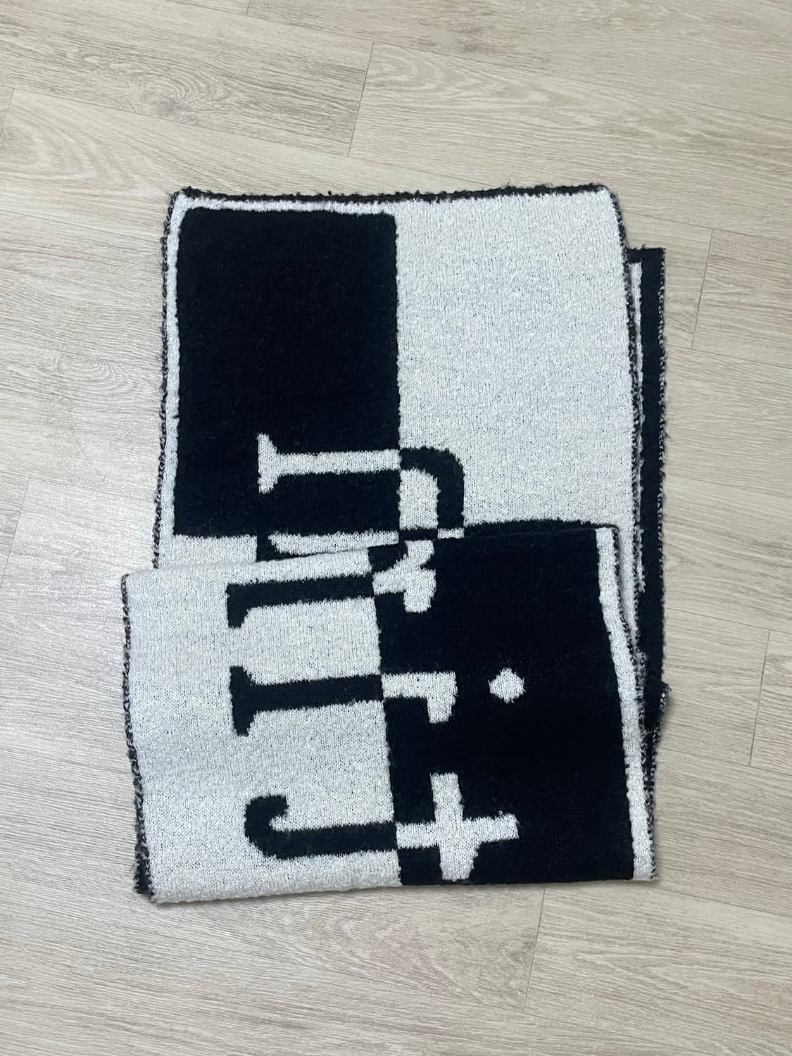 마뗑킴 로고 체크보드 머플러 아이보리 상품이미지3